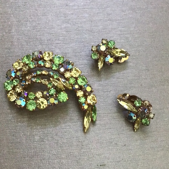 1970’s Aurora Borealis Brooch & Earrings Set - Picture 2 of 6